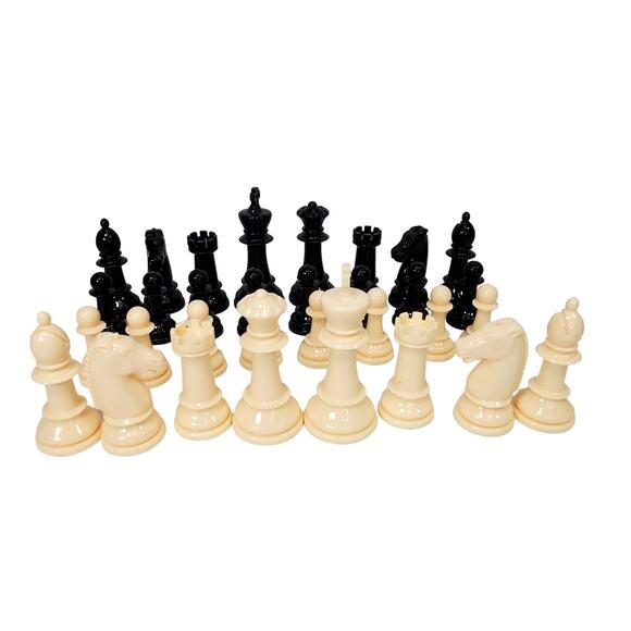 1969 Milton Bradley 32 Piece Plastic Chess Men Set Staunton VA Design 421 - Picture 3 of 11